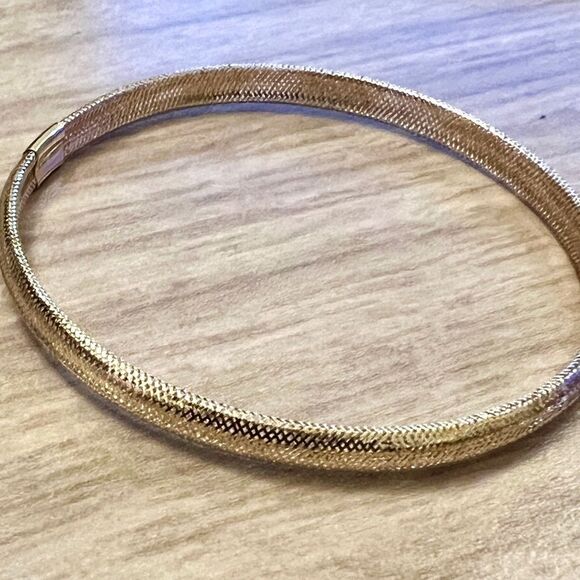 The Wholesale Jewelers 10k Gold Stretch Mesh Bracelet - Picture 3 of 10
